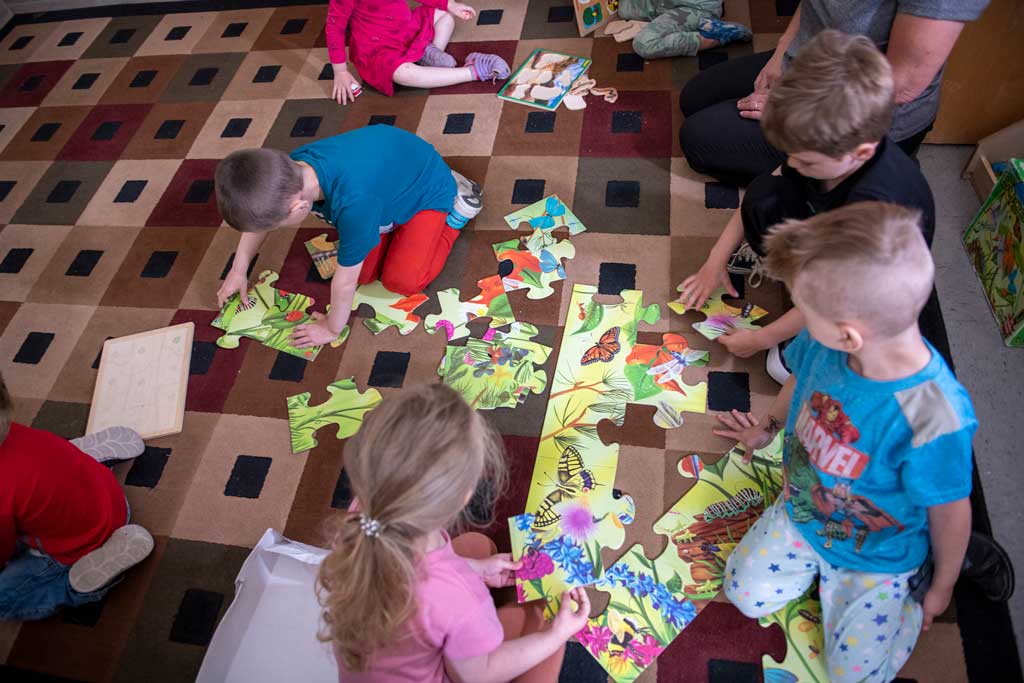 Learning with floor puzzles